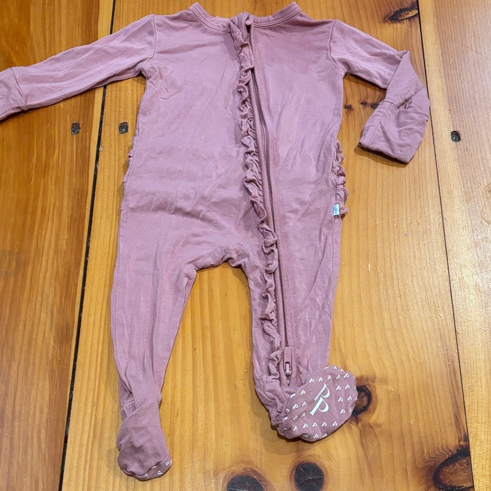 POSH PEANUT 0-3M Rose Footed Romper Sleeper Bamboo Ruffled Zip up